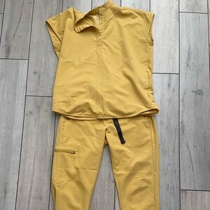 Women’s Figs Scrub Set- Mustard
